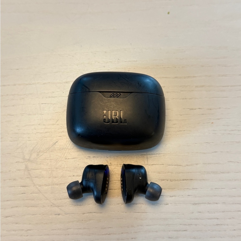 JBL Black True Wireless Earbuds with Case